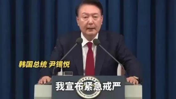 尹锡悦拒捕！总统府前展开两派对峙，韩国这场政治闹剧如何收场？“青瓦台魔咒”