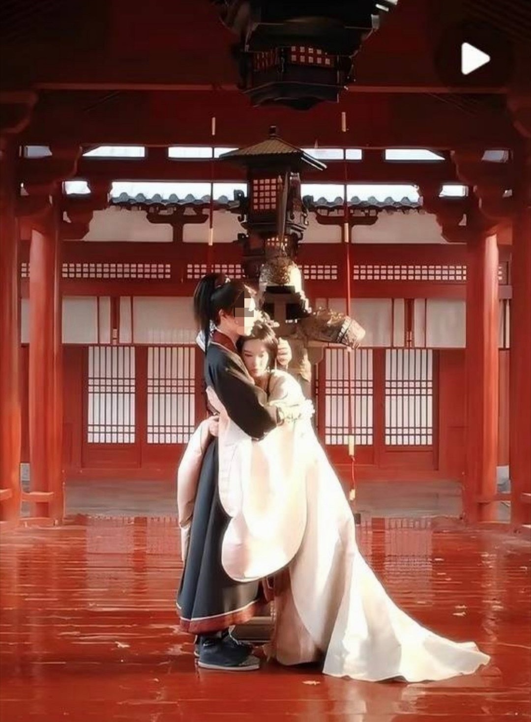 感觉矮男高妹是真的很难出cp感…大家还是比较吃身高差和体型差…男的比女的还瘦更是
