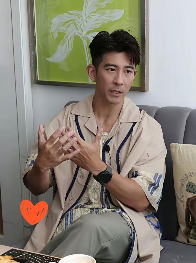 贾静雯一觉醒来天塌了,老公修杰楷突然被抓走了。谁能想到,王大陆360万新台