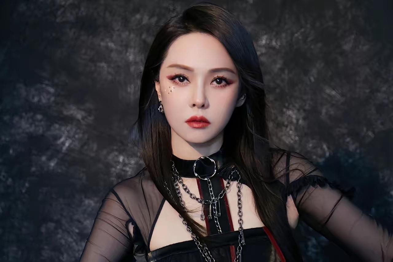 伊能静说:“我44岁时，在台北买了一栋一千万的大房子，带有花园，把我的妈妈和两个