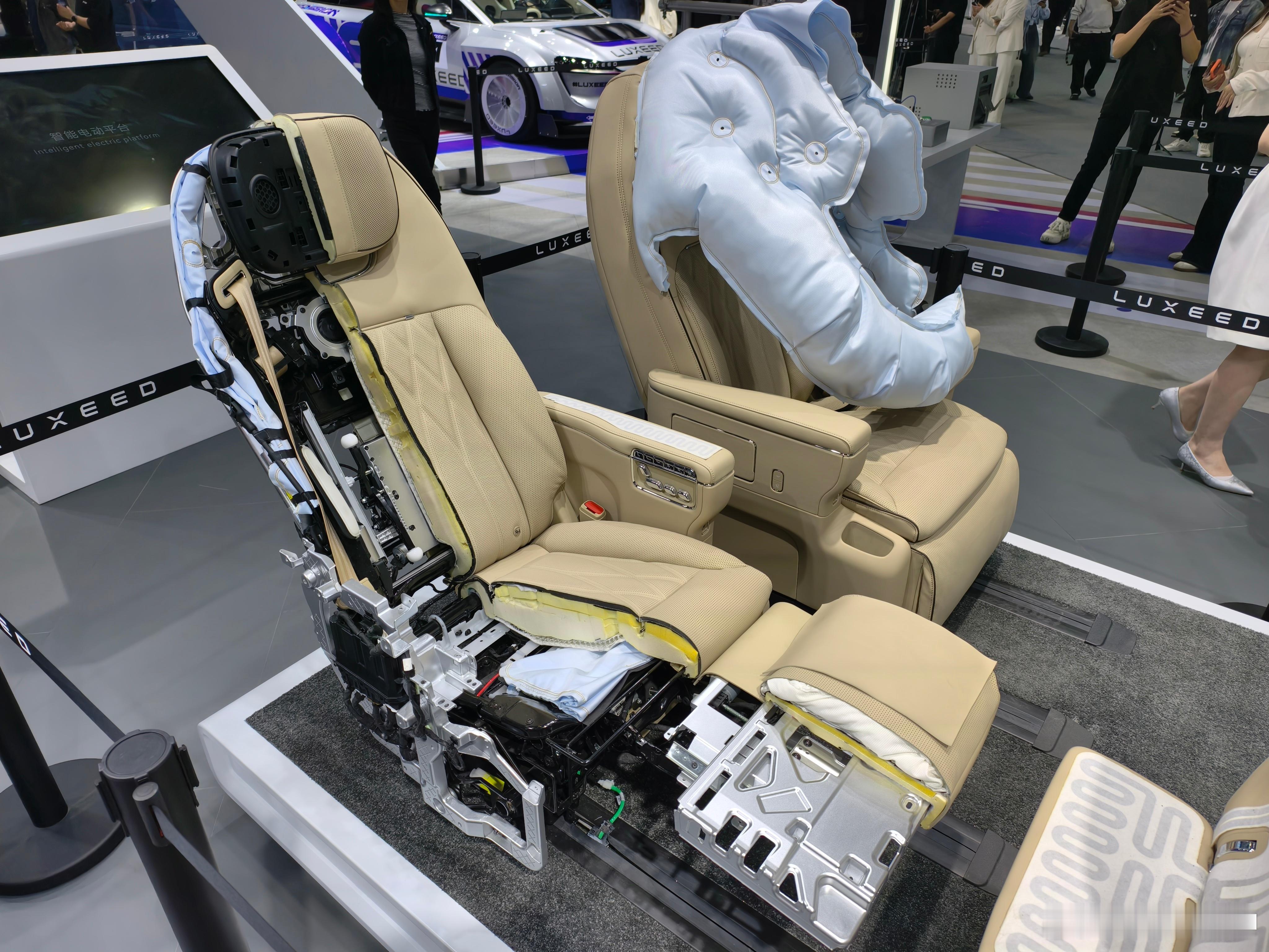 智界V9上集123°零重力姿态、通风加热、机械按摩、主动侧翼、坐垫防下潜