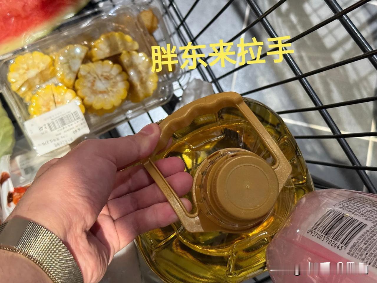现在许多人吹嘘胖东来过了头，一好百好，啥都可以拿来夸赞。比如这个网友认为，胖东