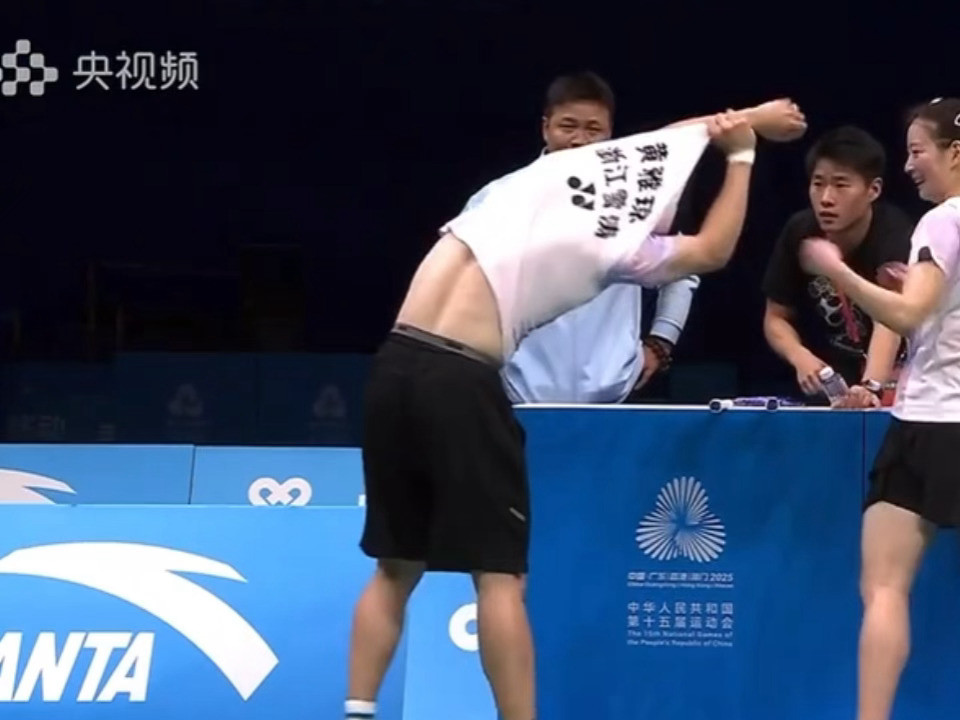 啊啊啊啊啊啊啊啊啊继香蕉拜年后又一力作毛毛球队又是你们！！