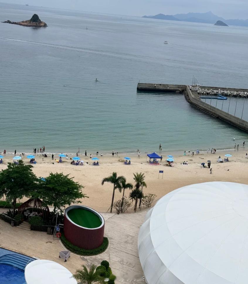 今天深圳免费的和付费的沙滩，大梅沙。深圳