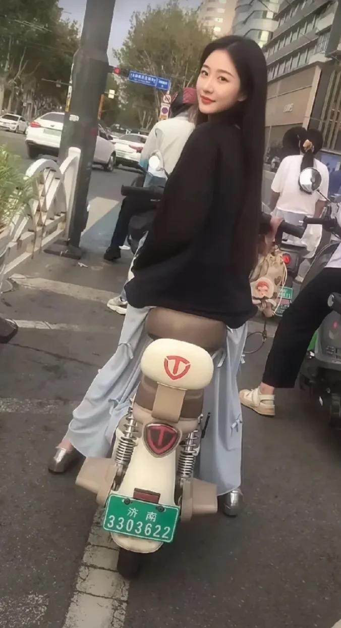 这一回眸小鹿乱撞！恨不得扑上去