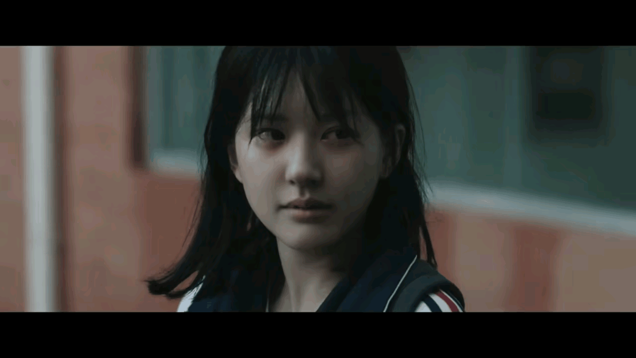 最近赵露思的新剧《许我耀眼》正在大肆宣传，她在剧中的学生扮相，还大肆宣传是素颜绝