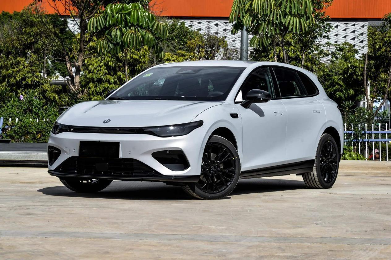 10万级纯电车，零跑Lafa5和吉利星愿，你更偏爱谁？预算10万左右的代步