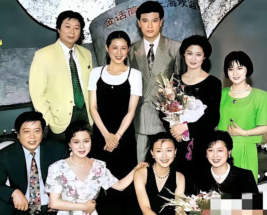 那时候的倪萍真的很水灵。