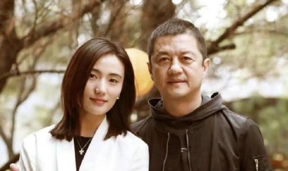 李亚鹏海哈金喜，夫妻感情状况曝光！李亚鹏公司被强制执行244万，网上又传出与妻