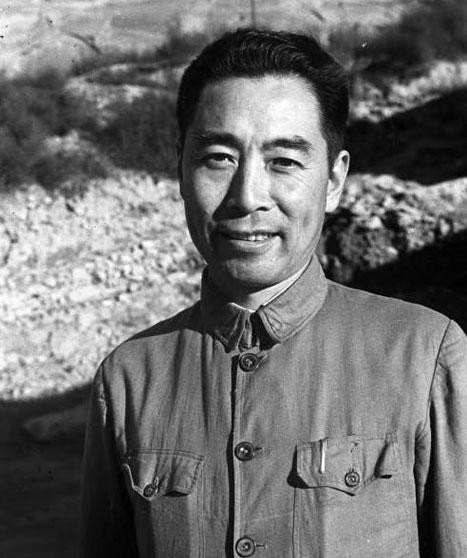 1969年，越南主席胡志明与世长辞，消息传到中央，周恩来总理亲自指示驻越大使千万