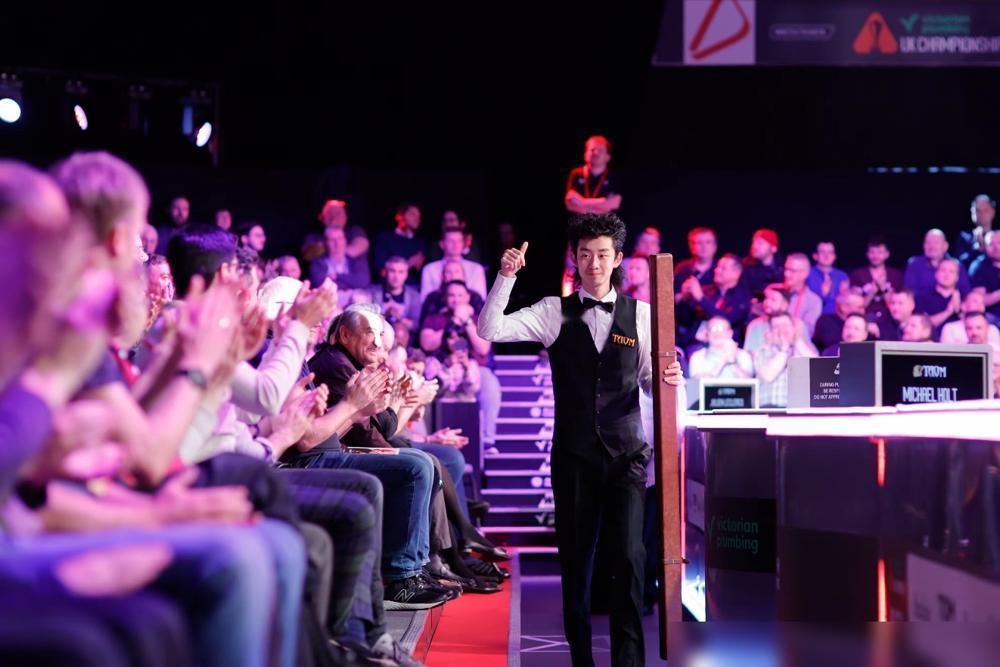 不要再夸吴宜泽了，惊险赢下比赛，除了祝贺，有一点必须要批评他，咱领先后能不能别骄