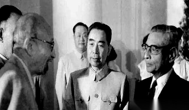 一百年。整整一百年啊。你敢信吗？咱们在自己的地盘——西藏，每年要给尼泊尔交一