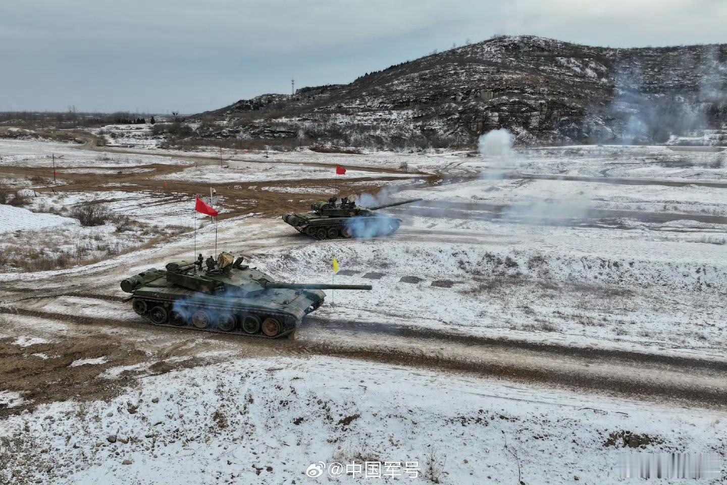 82集团军某旅99坦克雪地演练