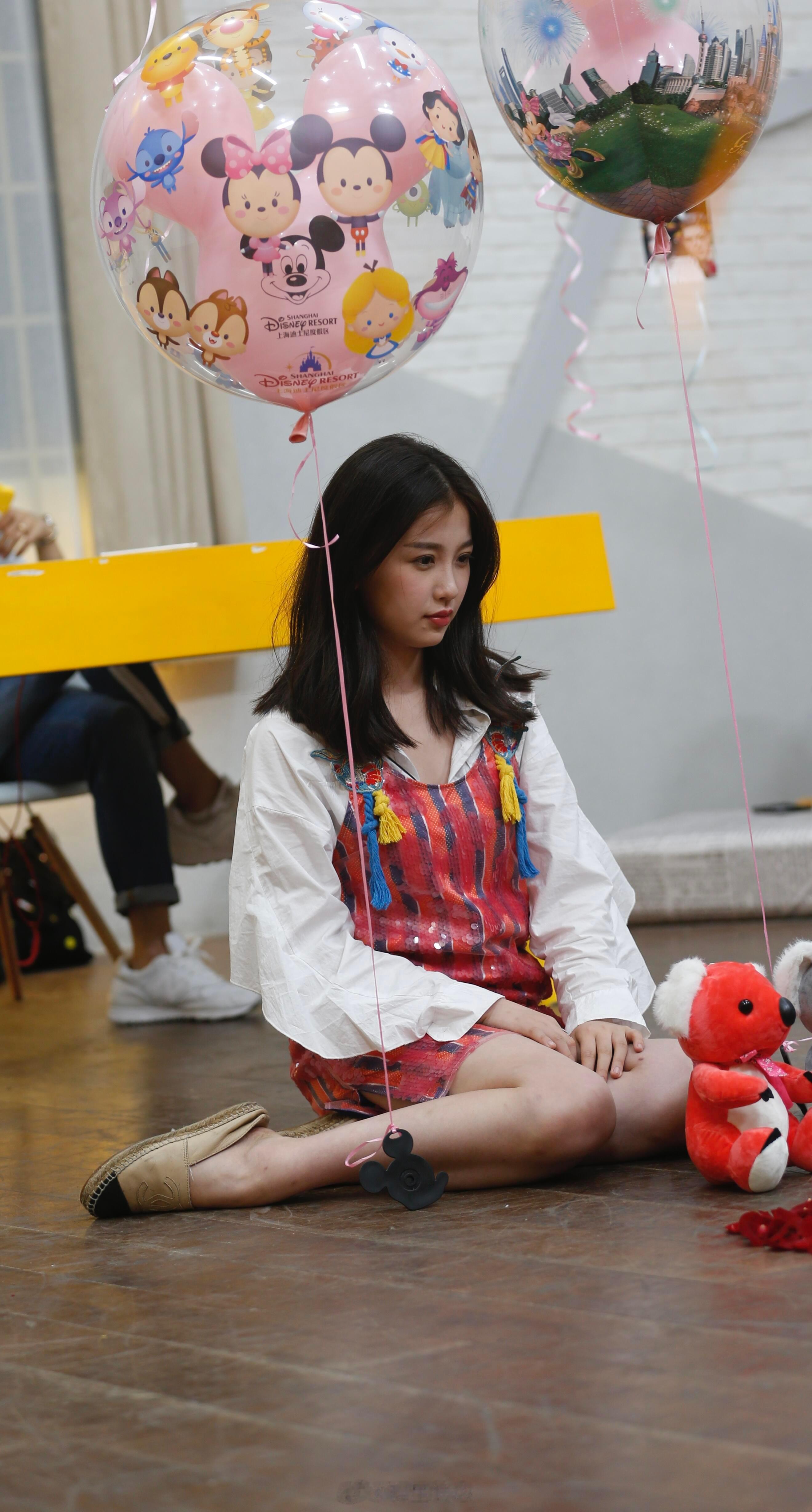 虞书欣早期排练甜妹的古灵精怪