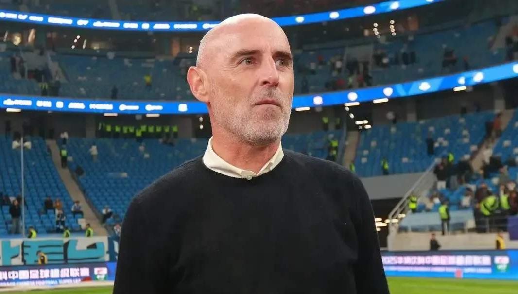 谁出的主意？上海海港夺冠庆典，穆斯卡特竟然靠边站！上周上海海港举办了盛大的夺冠