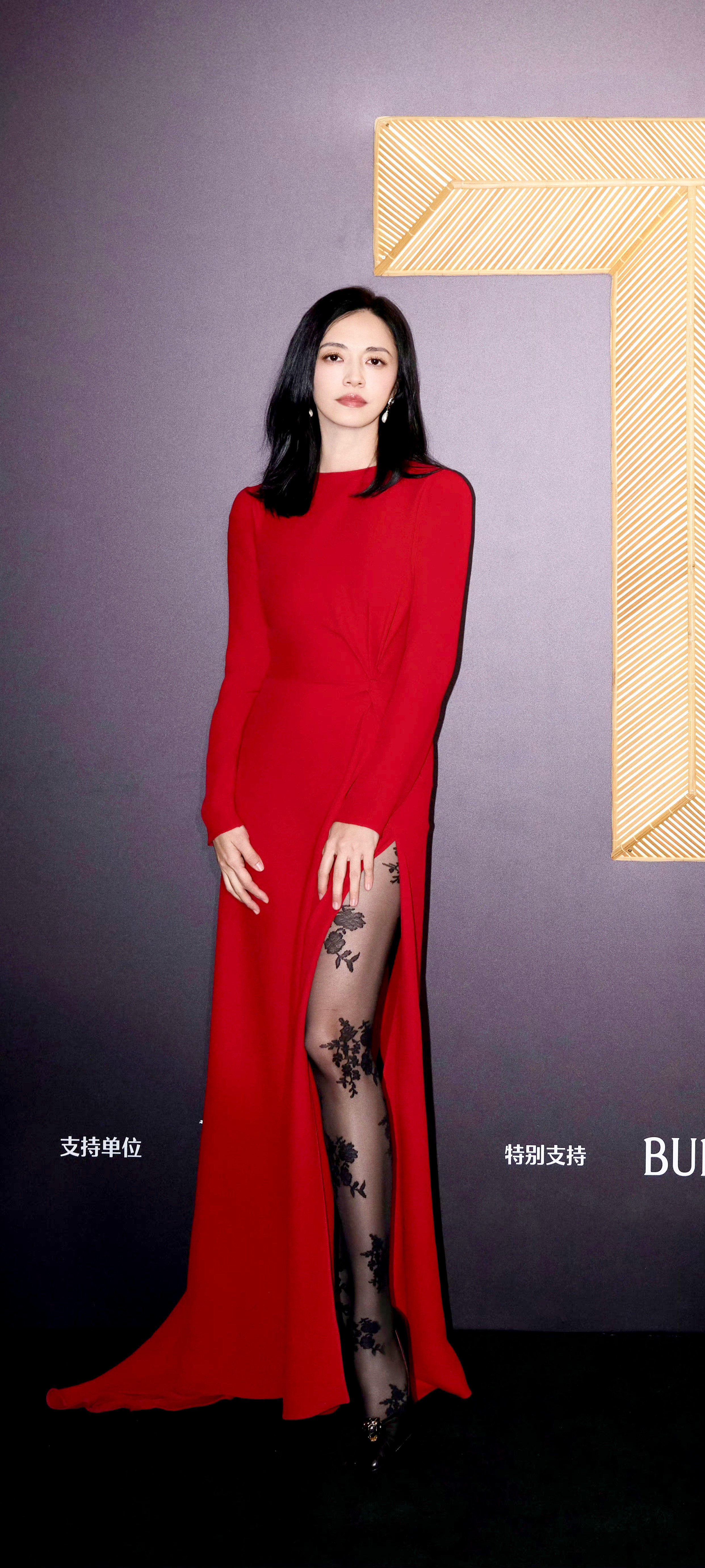 姚晨红黑经典搭配OOTD姚晨