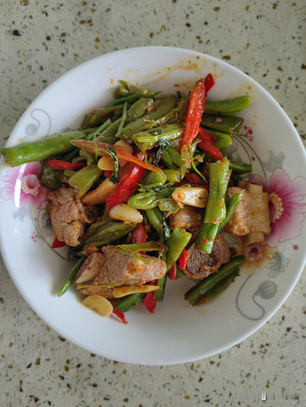 后天就是“五一”长假了，我和老公亮亮已经一个月没见面了，他在老家上班，我来长沙帮