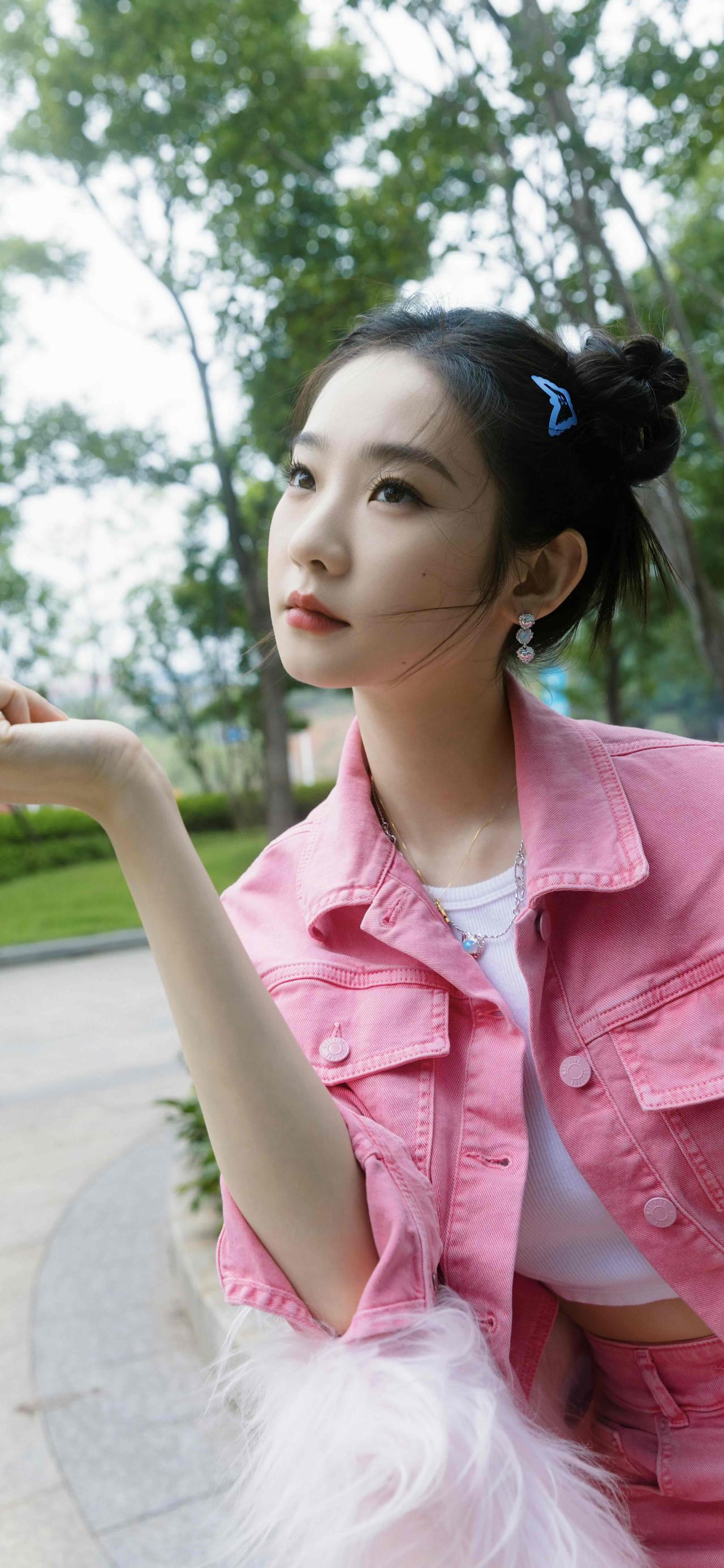 美女壁纸-第6074期-张艺凡