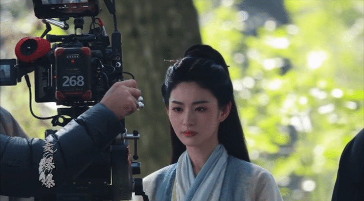 赵晴笑起来还是可爱的