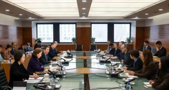 中国和美企谈妥了3月23日，李成钢国际贸易谈判代表兼副部长会见了美国拉夫劳伦