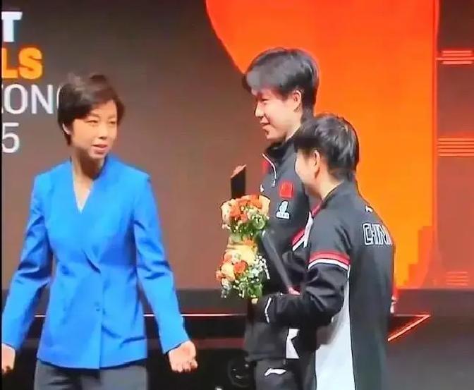 别让张怡宁教孙颖莎的反手。该找的人，你们一直骂错了。盯着孙颖莎反手短板的人