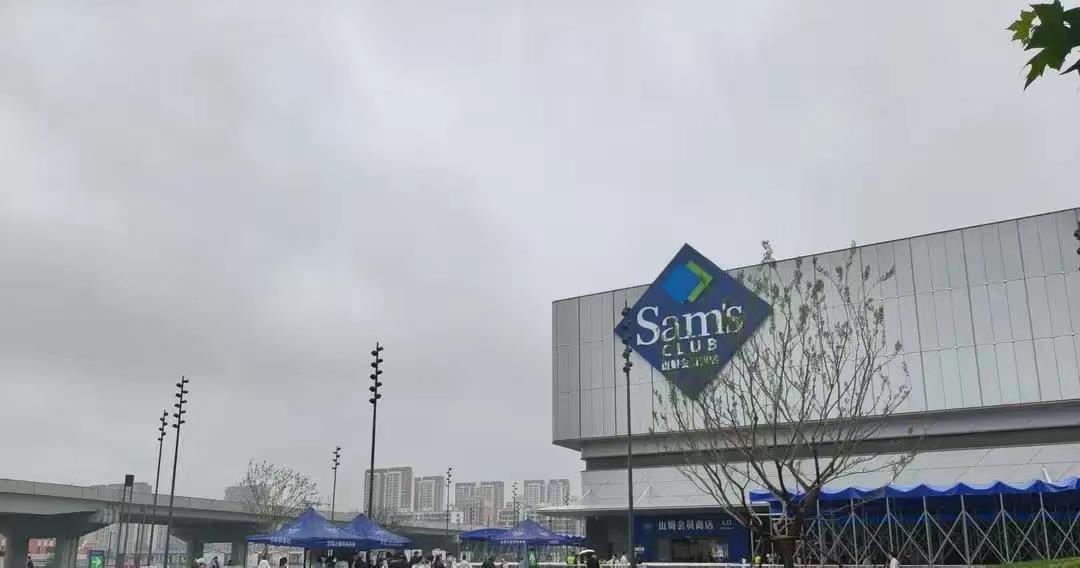 山姆这股热度，真不是一般超市能扛得住的济南凤凰路和工业南路那边，山姆都开好几天