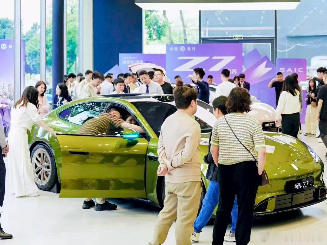 尚界Z7发布后门店人山人海尚界Z7首销门店火爆挤爆门店！尚界Z7首销热度拉满，看