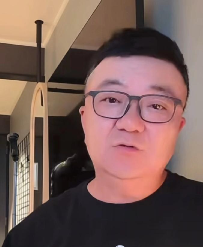 董路说足协宋凯写了两封信：一封以个人名义祝贺中国足球小将夺冠。一封以中国足协