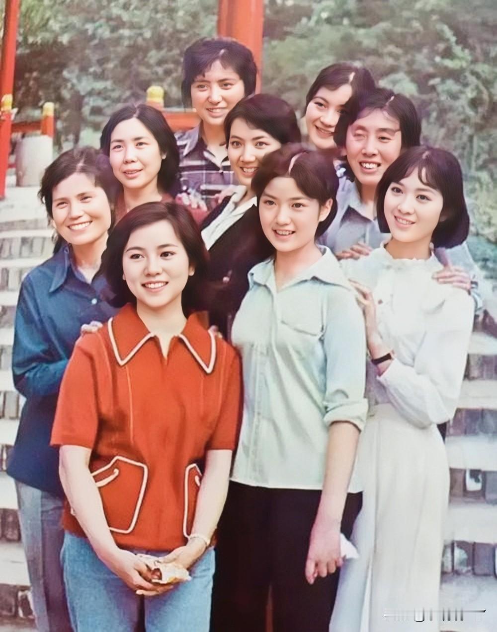 上世纪80年代，李秀明、龚雪、任冶湘、洪学敏、贺小书、王玉梅、温玉娟、郑振瑶、娜