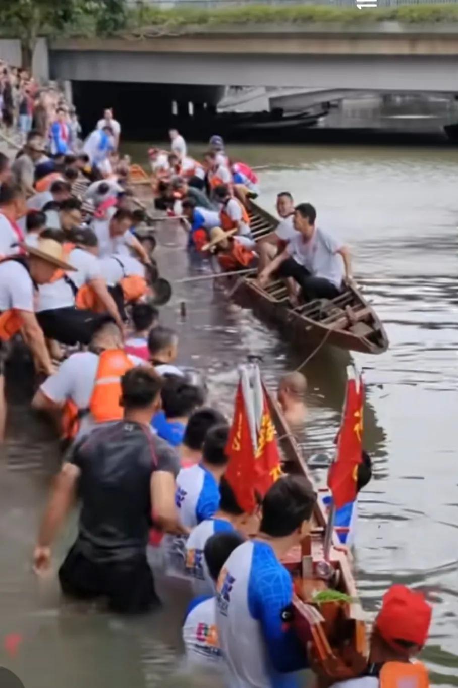 广州猎德村这个端午丢脸丢大了，事情是这样的，众所周知广州每年到端午节都会举行赛龙