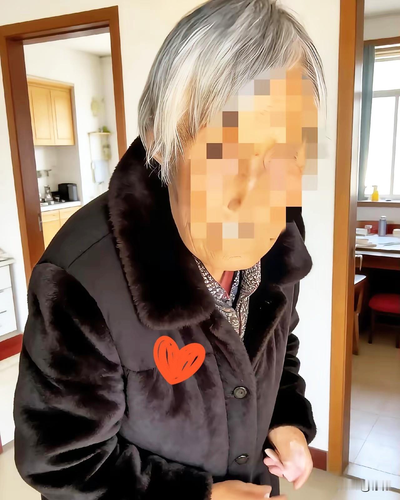 这种老太婆，只有去住养老院的命。才凌晨4点过几分，老太婆就开始作妖了。整整2