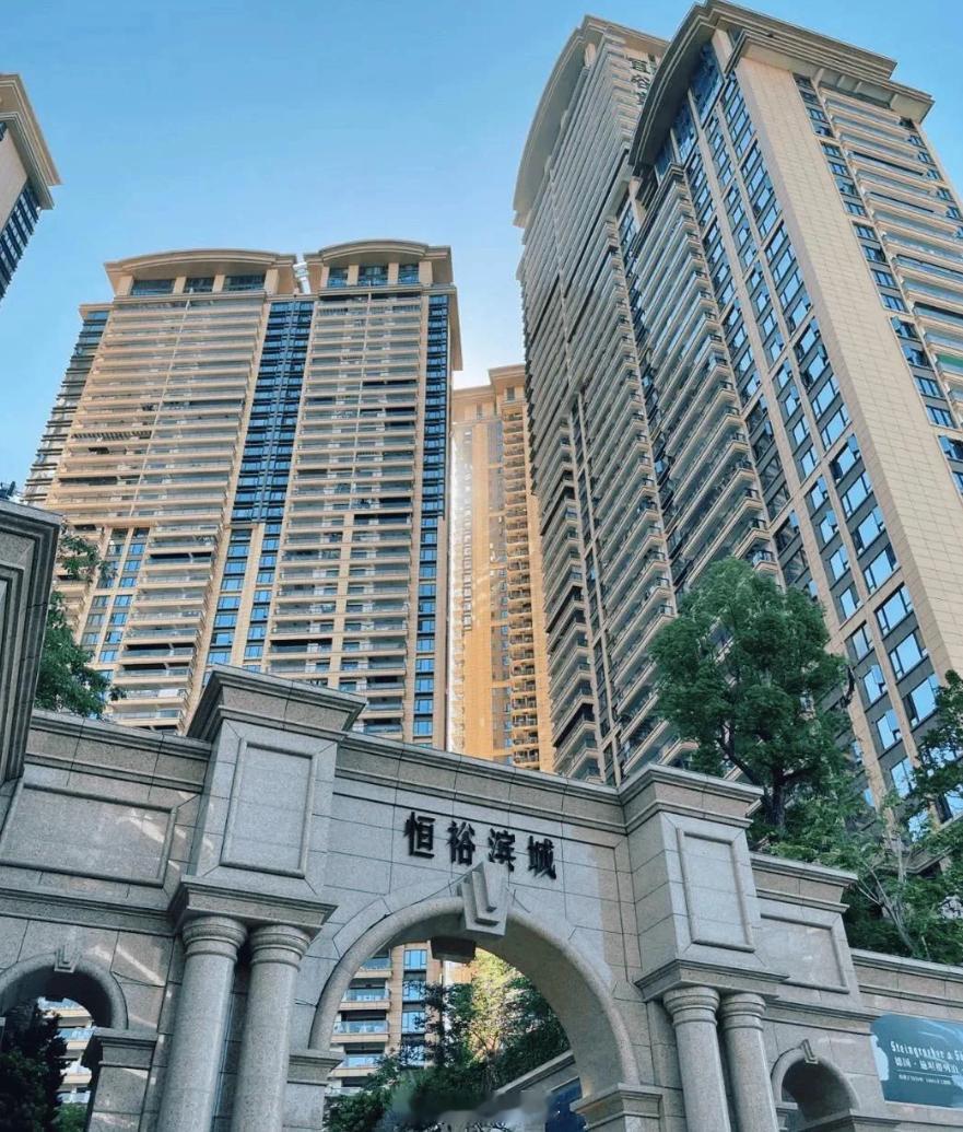 突然爆发，深圳湾恒裕滨城二期这个月已经成交10套了。2栋13C，170平，416