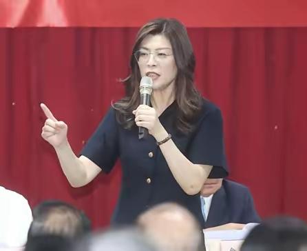7月30日，国民党主席郑丽文宣布，要以个人名义向日本震区捐款。对此，国民党文传会