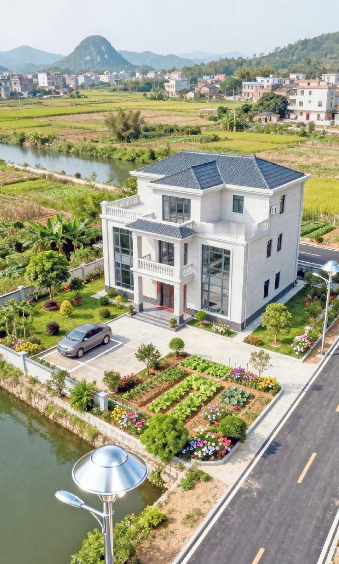 田园风光中的现代别墅，宁静而美丽！如果是你，你会选择哪一栋别墅呢？​​​​