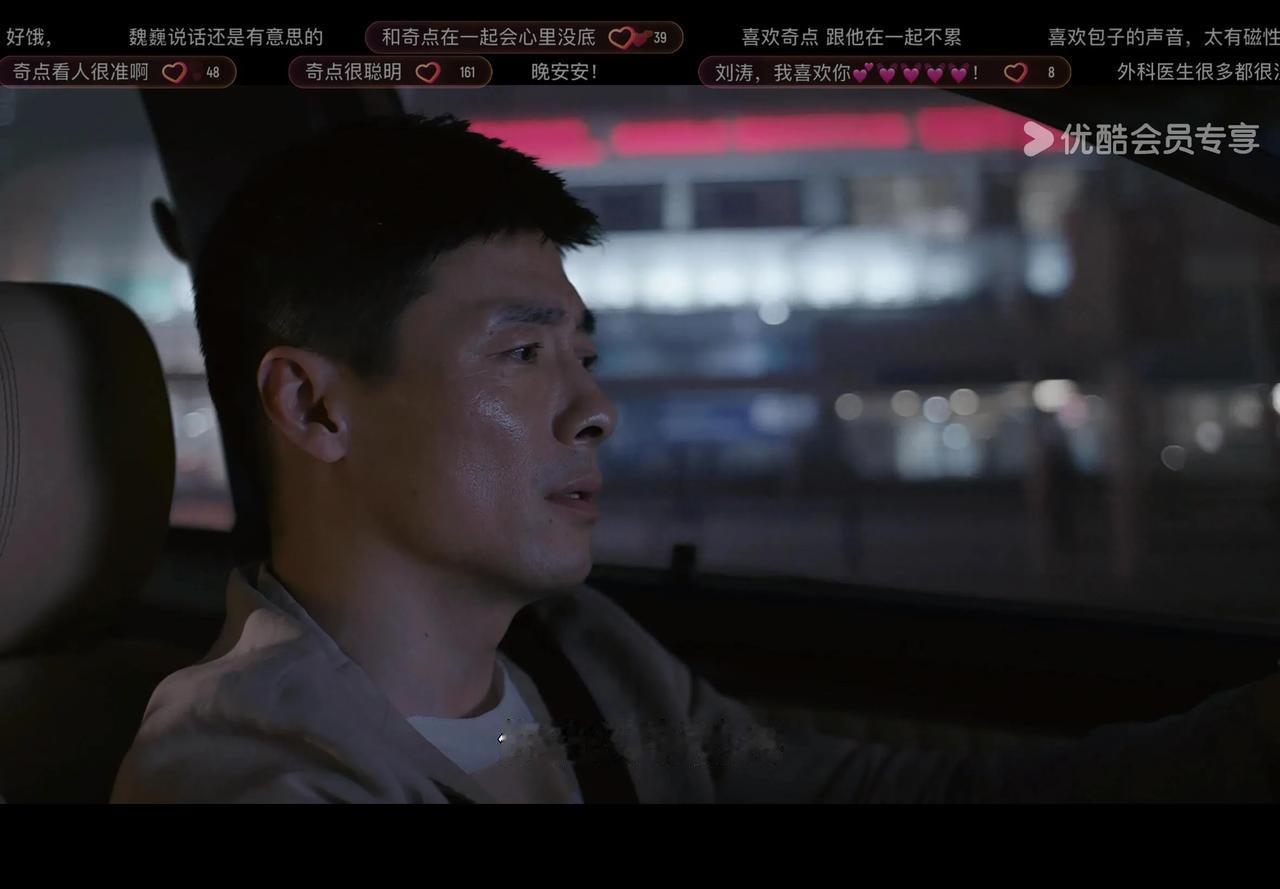 重温《欢乐颂》，被奇点那句“帮我调查一个人，姓何，名立春，女的”刺得浑身不舒服。
