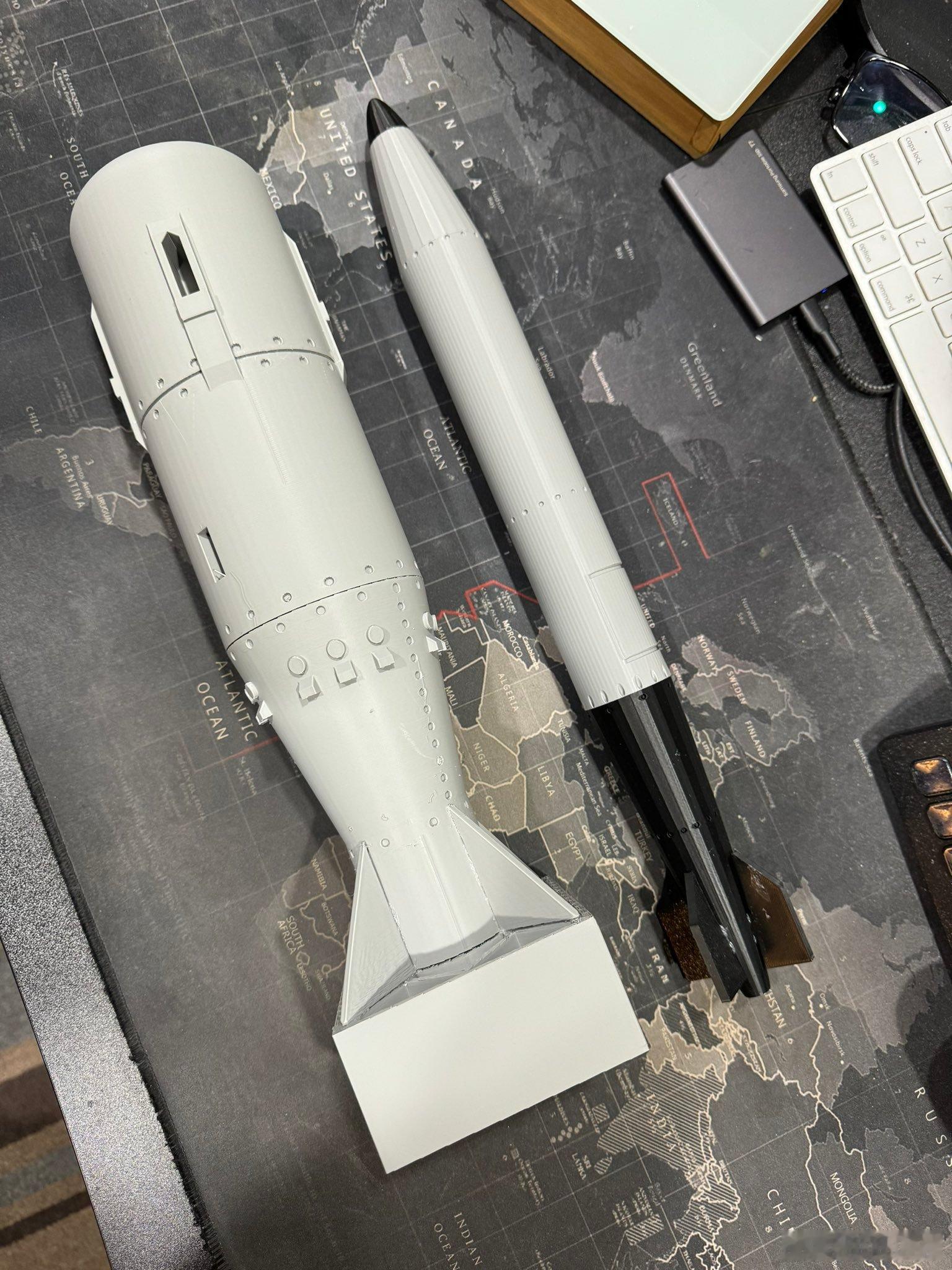 自2005年以来，美国首次向英国部署核武器。几枚B61-12核炸弹从新墨西哥州的