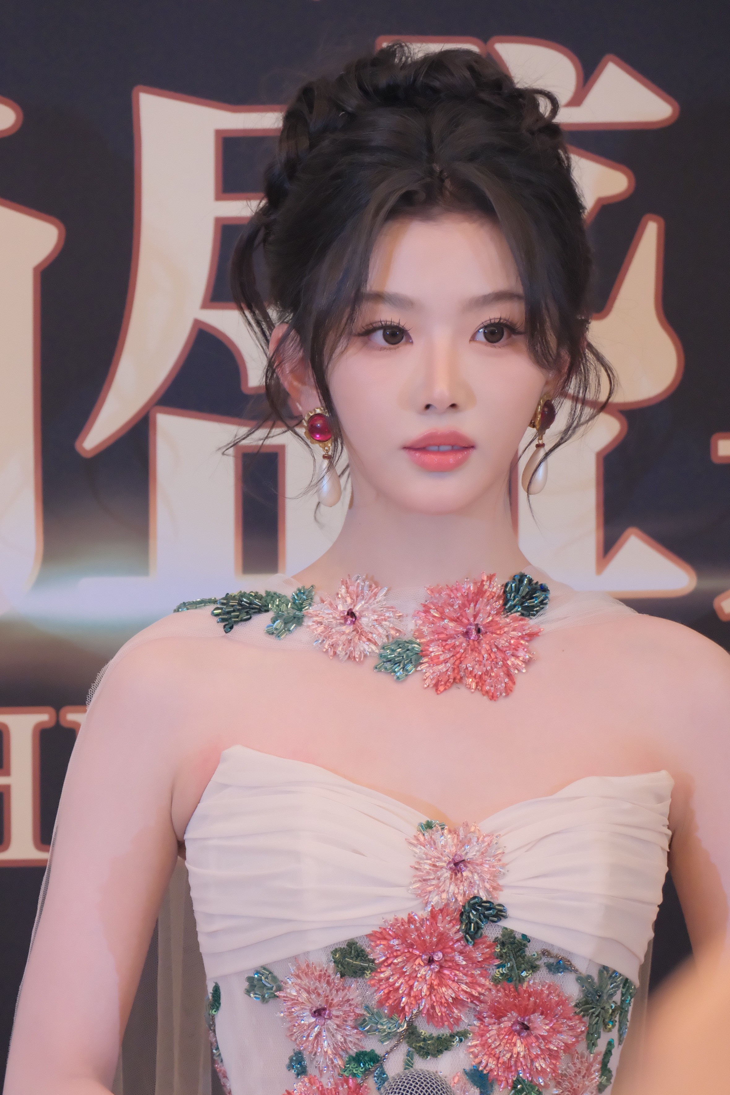 同一位拍摄的今天活动的女明星们孔雪儿彭小苒向涵之