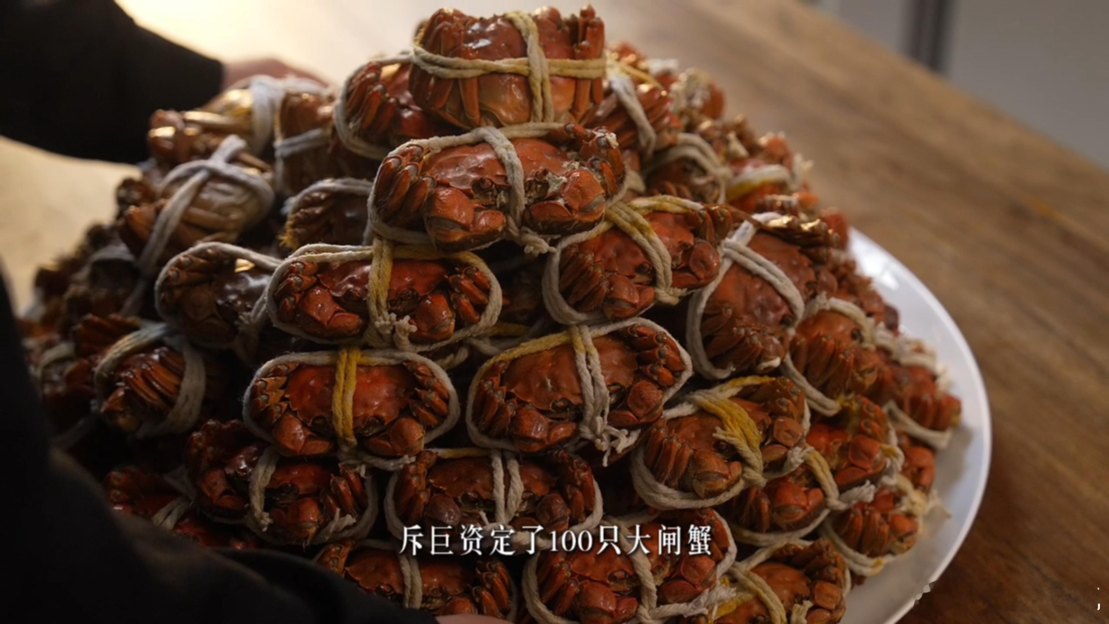 南翔用一万只螃蟹壳做出了鳌胶这可不只是美食博主的挑战，更是南翔对古老技艺的深刻
