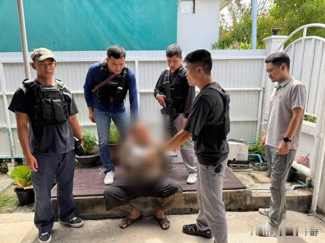 【兄弟二人合伙行凶！】围堵车辆开枪扫射，将受害人拖拽下车猛踹面部，被害人重伤昏迷