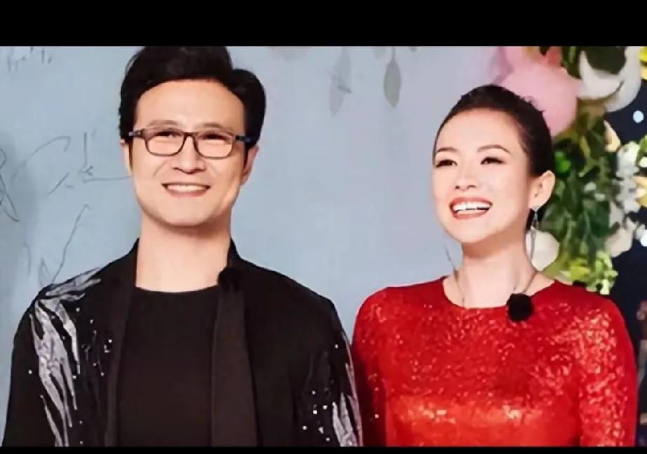 不得不说，章子怡和汪峰在一起是很幸福的，从她脸上那灿烂的笑容就能看出来。而且两个