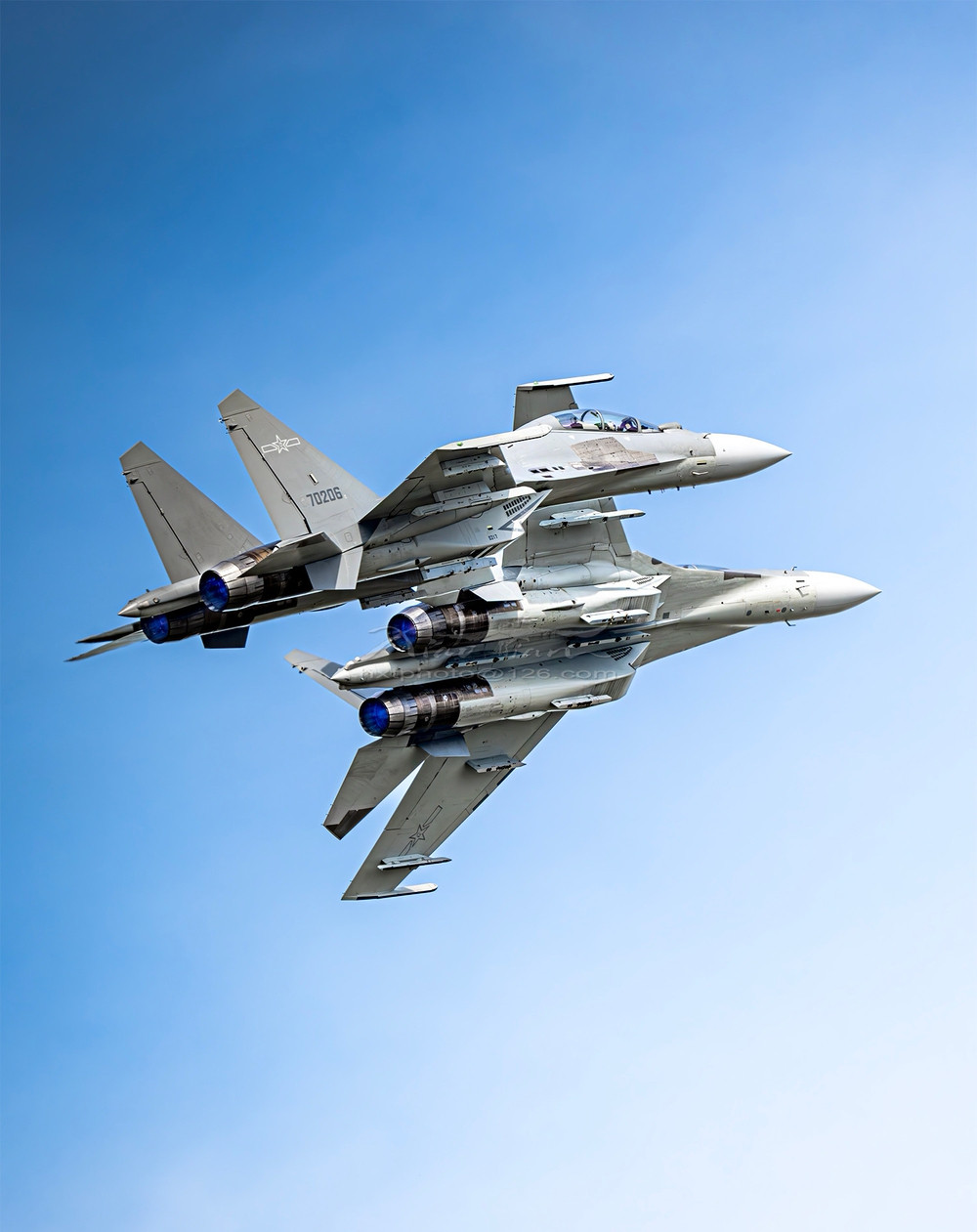 好家伙最近一直在考虑，如果把J16放到伊朗上空，他的表现会怎么样？中国空中力量烽