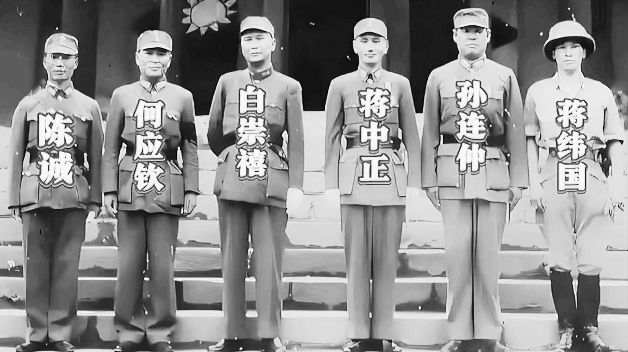 1943年，石牌保卫战后蒋前往宜昌授勋时与将领们的一张留影。1943年石