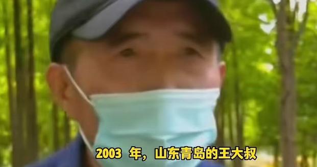 山东一名男子将8000元存入定期20年，当时银行承诺年利率10%，到期本息可达1