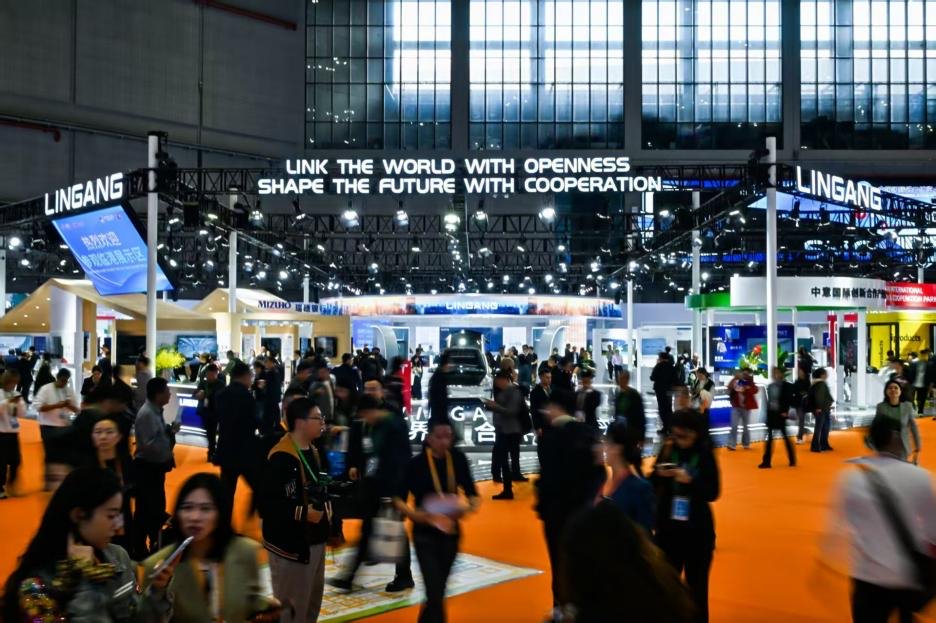 组团签约! 上海临港园区迎来一批优质外资项目