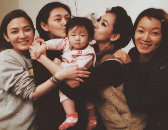 小玥儿拥有了比同龄人更多的关爱和财富，如果父母恩爱没有闹掰，将来前程似锦。汪小