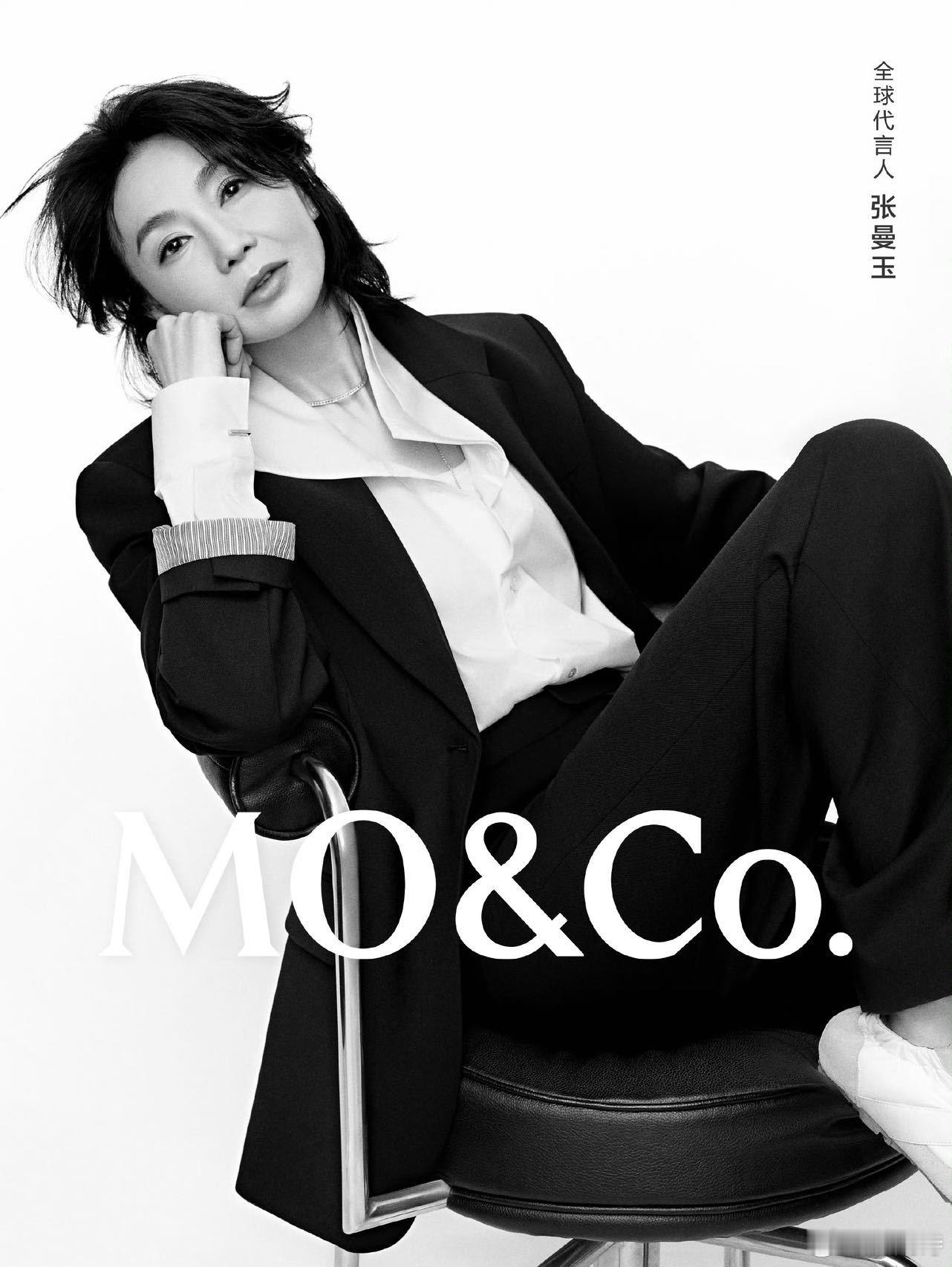 张曼玉牵狗上班张曼玉牵着狗狗拍的MO&Co.代言短片好松弛，没有刻意凹造型，只