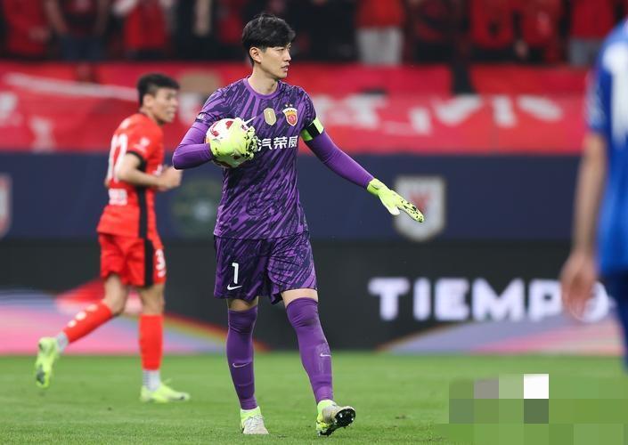 媒体人报道，4名30岁以上老将还可能进入国家队。34岁的颜骏凌，34岁的武磊，