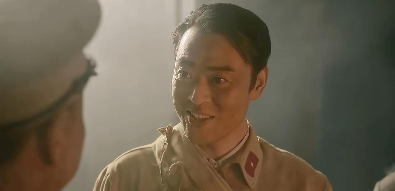 追剧巜九个弹孔》剧中有几个细节，小编观后心存疑惑，不说出来心里憋得慌。