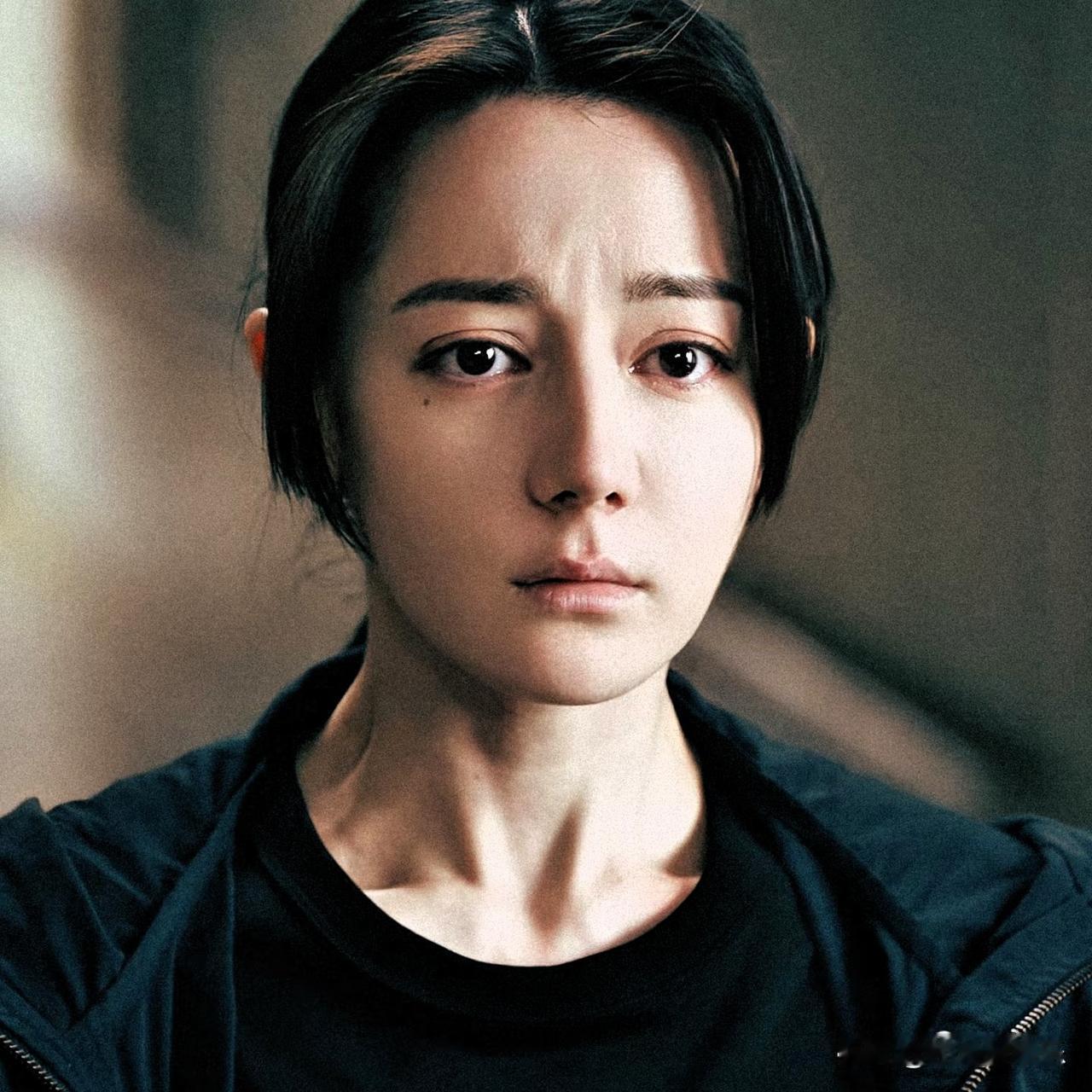 看到迪丽热巴这个样子我再也不羡慕她了虽然她又美又有钱但是她光鲜背后全是