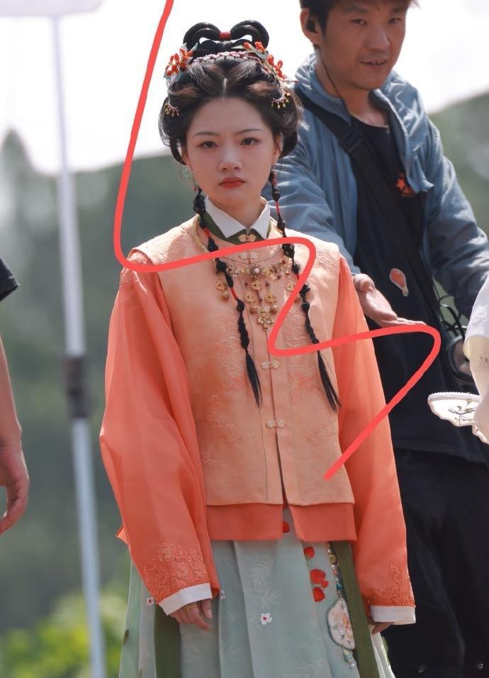 钟情古偶，便怀揣期许。愿她在古韵世界里，凭热爱与执着，踏出属于自己的精彩之路，收